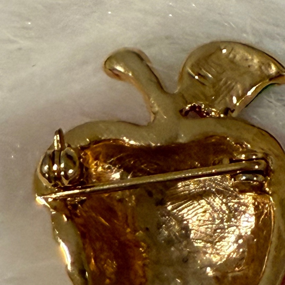 Premier Designs Rhinestone Apple Brooch - Picture 4 of 4